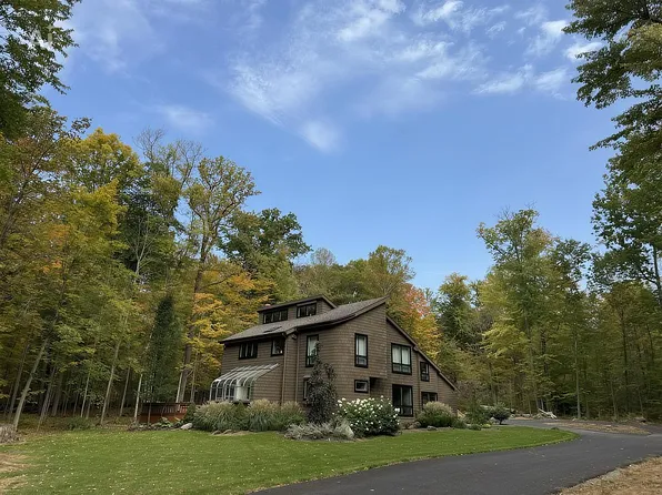 17138 Wood Acre Trl, Chagrin Falls, OH 44023