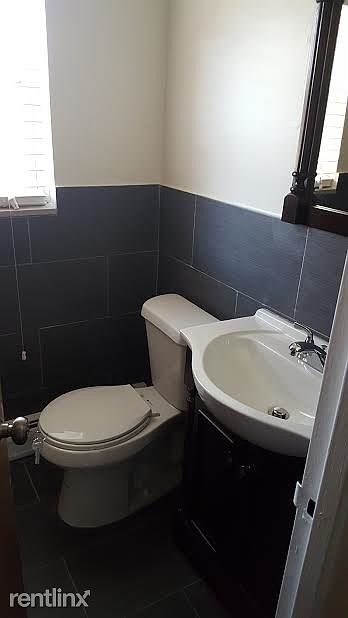 2nd image of 525 Main St APT 2A