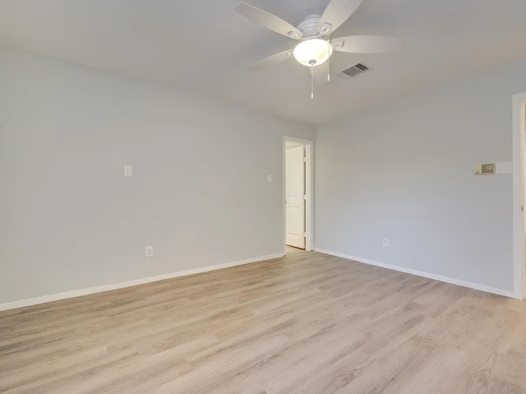 2104 Magazine St — Photo 16