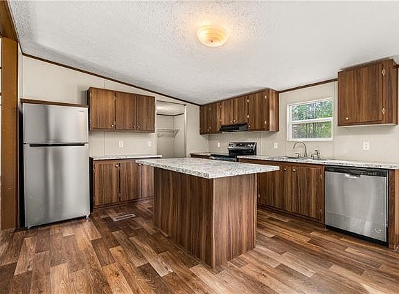 3rd image of 563 Mercer Rd
