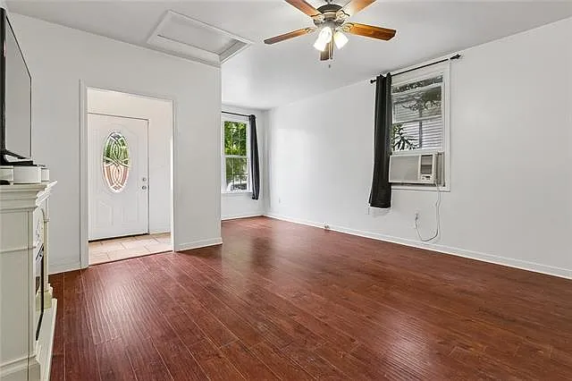 4609 Annunciation St — Photo 2
