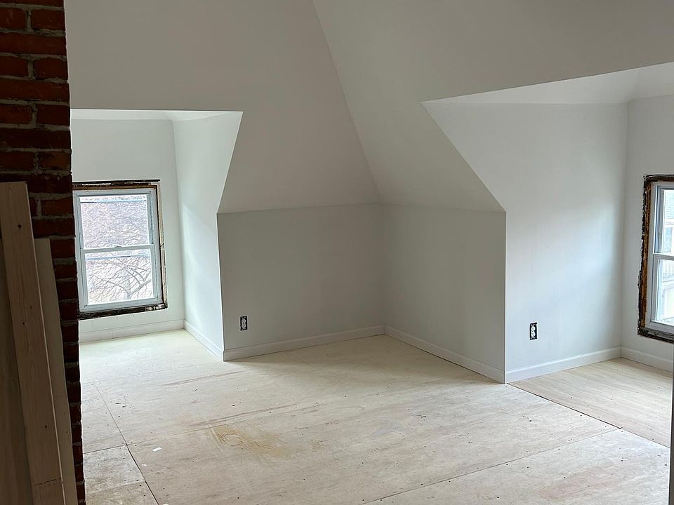 1st image of 344 Woodward Ave #3