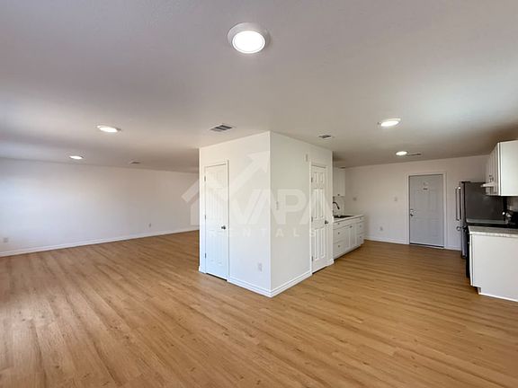 3rd image of 2731 Candleridge Dr