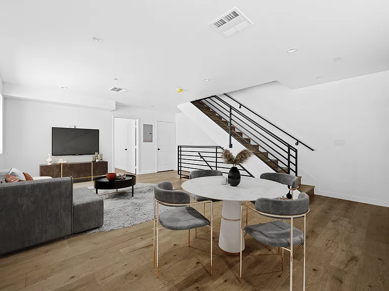 6830 Hazeltine Ave — Photo 11