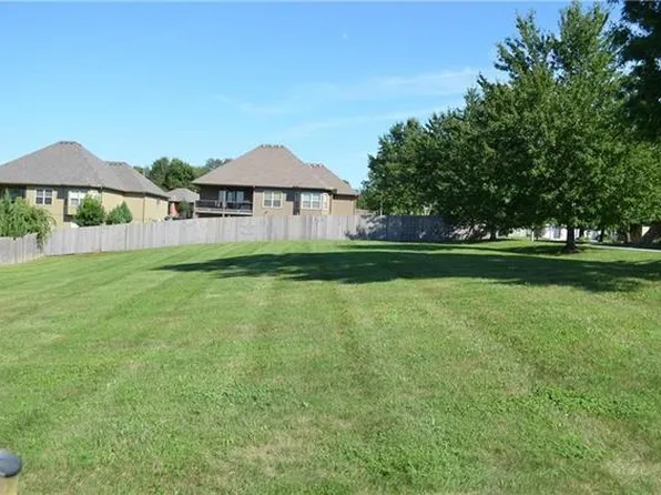 6125 N Lister Ct, Gladstone, MO 64119