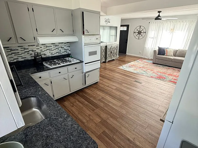 1530 Cottage Ave — Photo 18