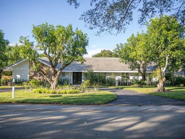 8121 SW 162nd St, Palmetto Bay, FL 33157