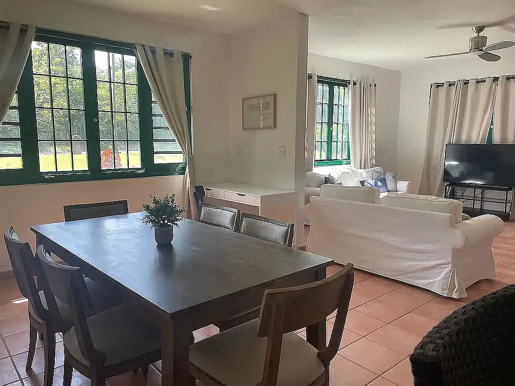 3 bed, 2.5 bath, 2050 sqft, $5,200 — Photo 2
