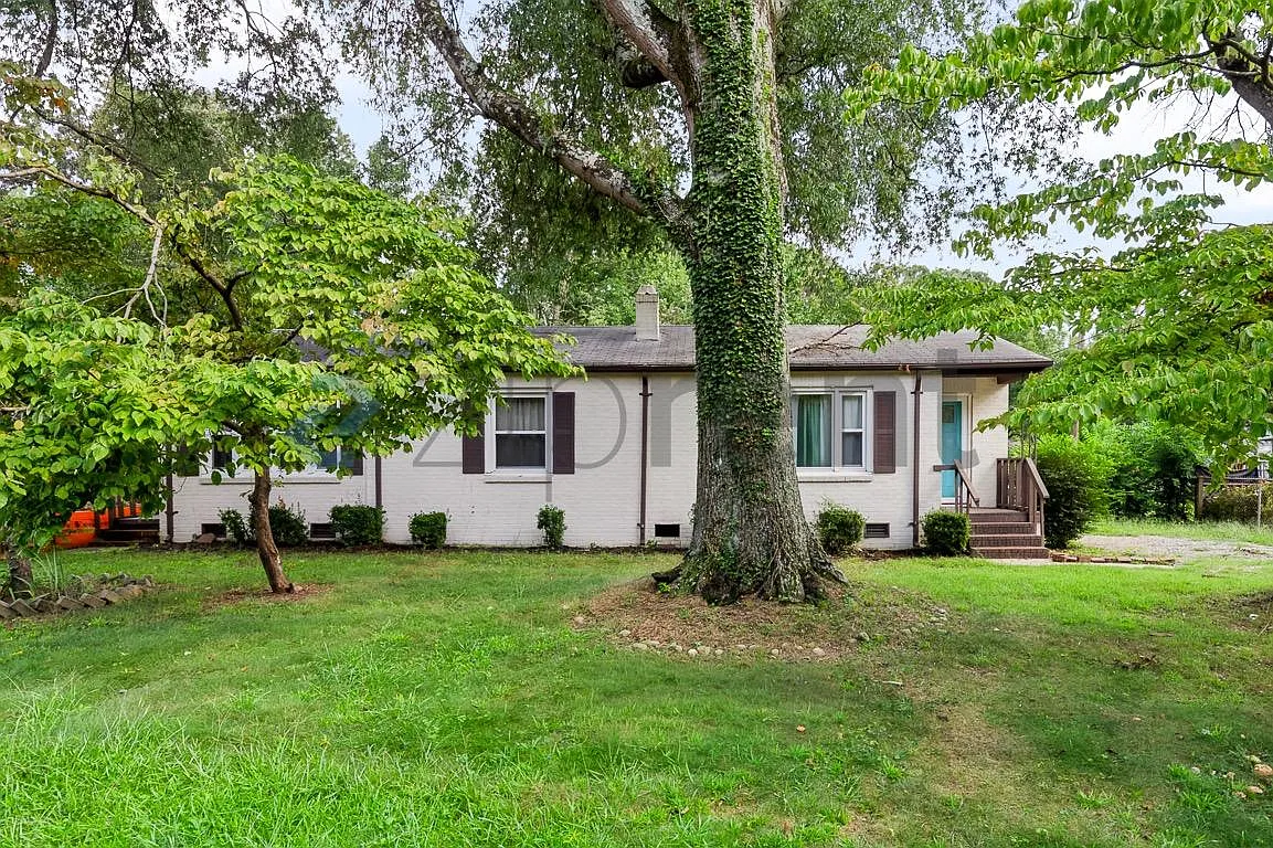 3 bed, 1.5 bath, 1200 sqft, $1,725 — Photo 1