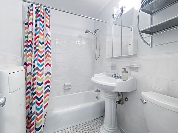 5th image of 333 E 30th St APT 6F