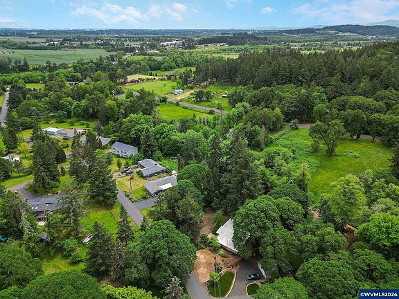 2nd image of 1014 NW Alder Creek Dr