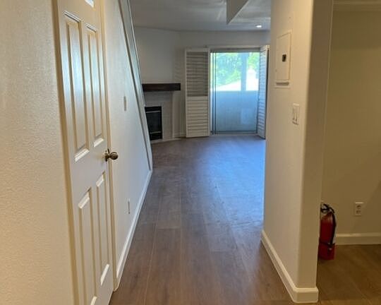 3rd image of 10700 Bloomfield St APT 9