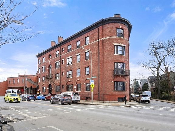 2nd image of 754 Centre St APT 9