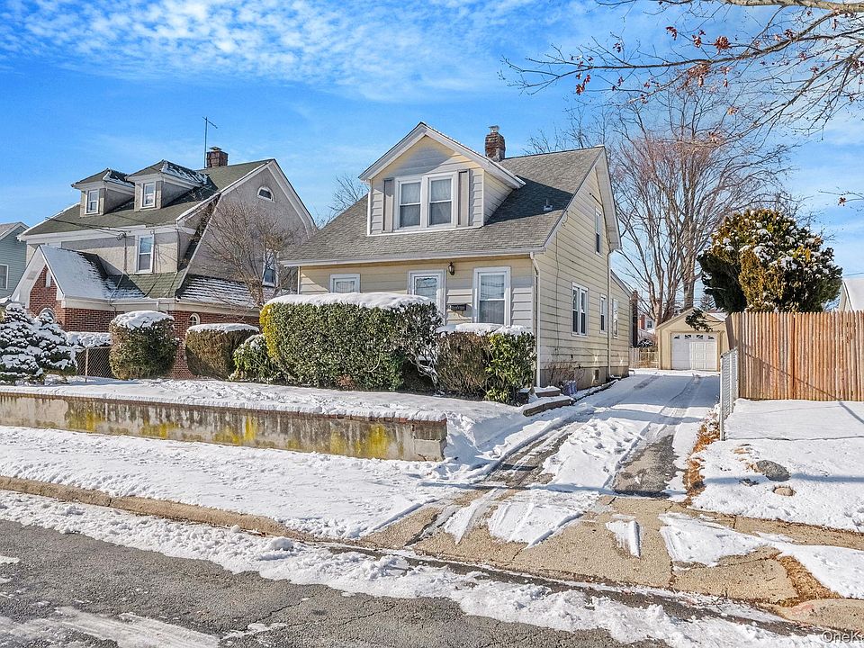 1st image of 36 Frost Pond Road