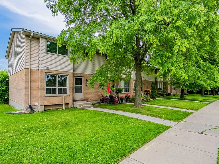 678 Upper Queen St #25 — Photo 9