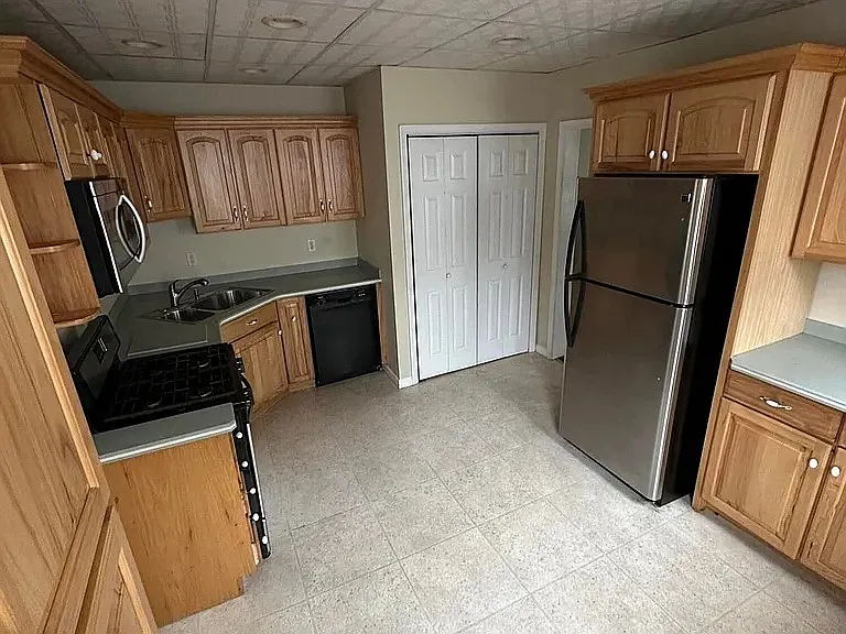 2 bed, 1300 sqft, $1,350 — Photo 2