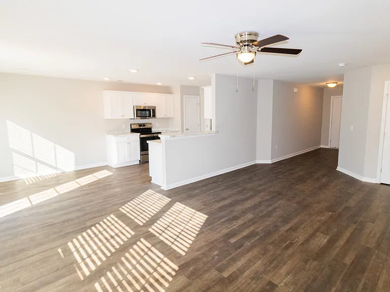 123 Callaway Cres — Photo 9