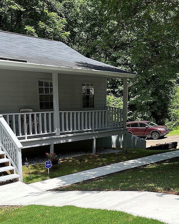 2nd image of 1377 Williamsburg Ln