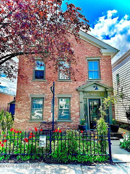 2nd image of 809 Warren Street