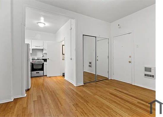 3rd image of 344 Ellis St