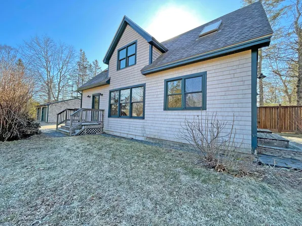 958 Pleasant Street, Blue Hill, ME 04614