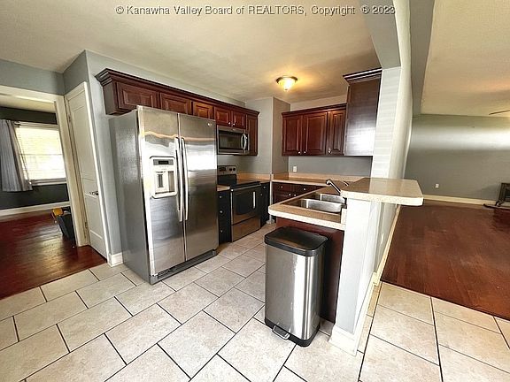 5th image of 4406 Washington Ave S