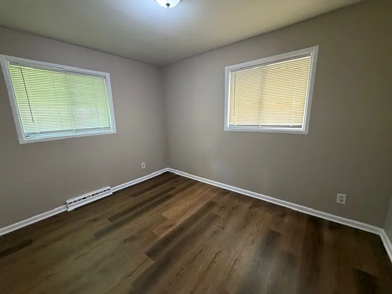 1141 Scott Ave — Photo 9