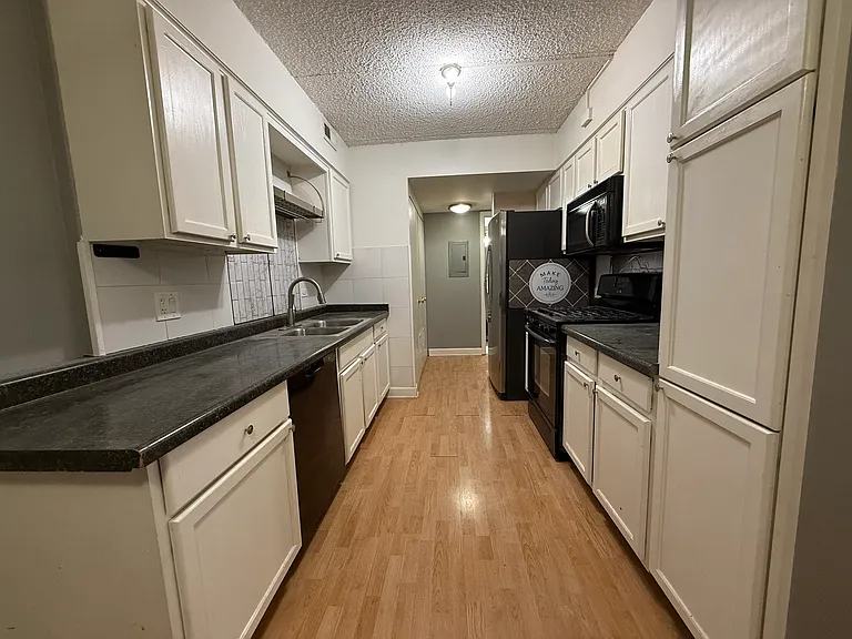 259 Stoneybrook Ln #2B — Photo 10