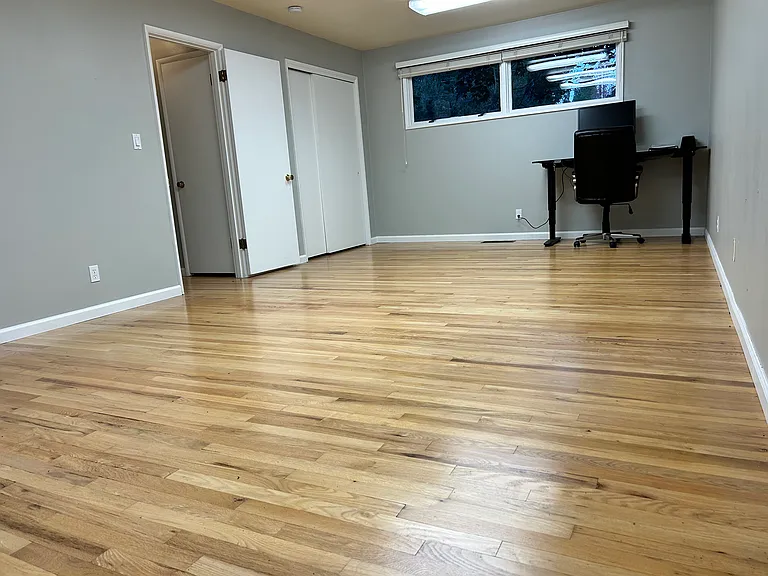 Huge bedroom #1 with access to deck (upstairs)