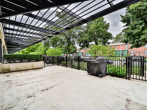 4th image of 1033 W 14th Pl Unit 137