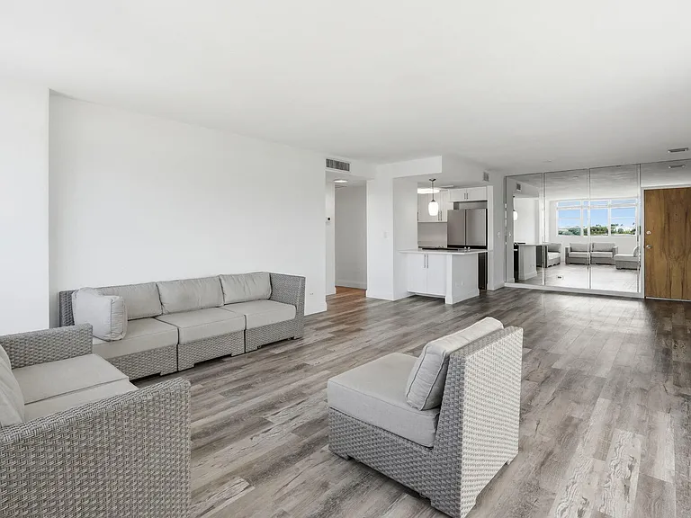 2800 N Flagler Dr #410 — Photo 9