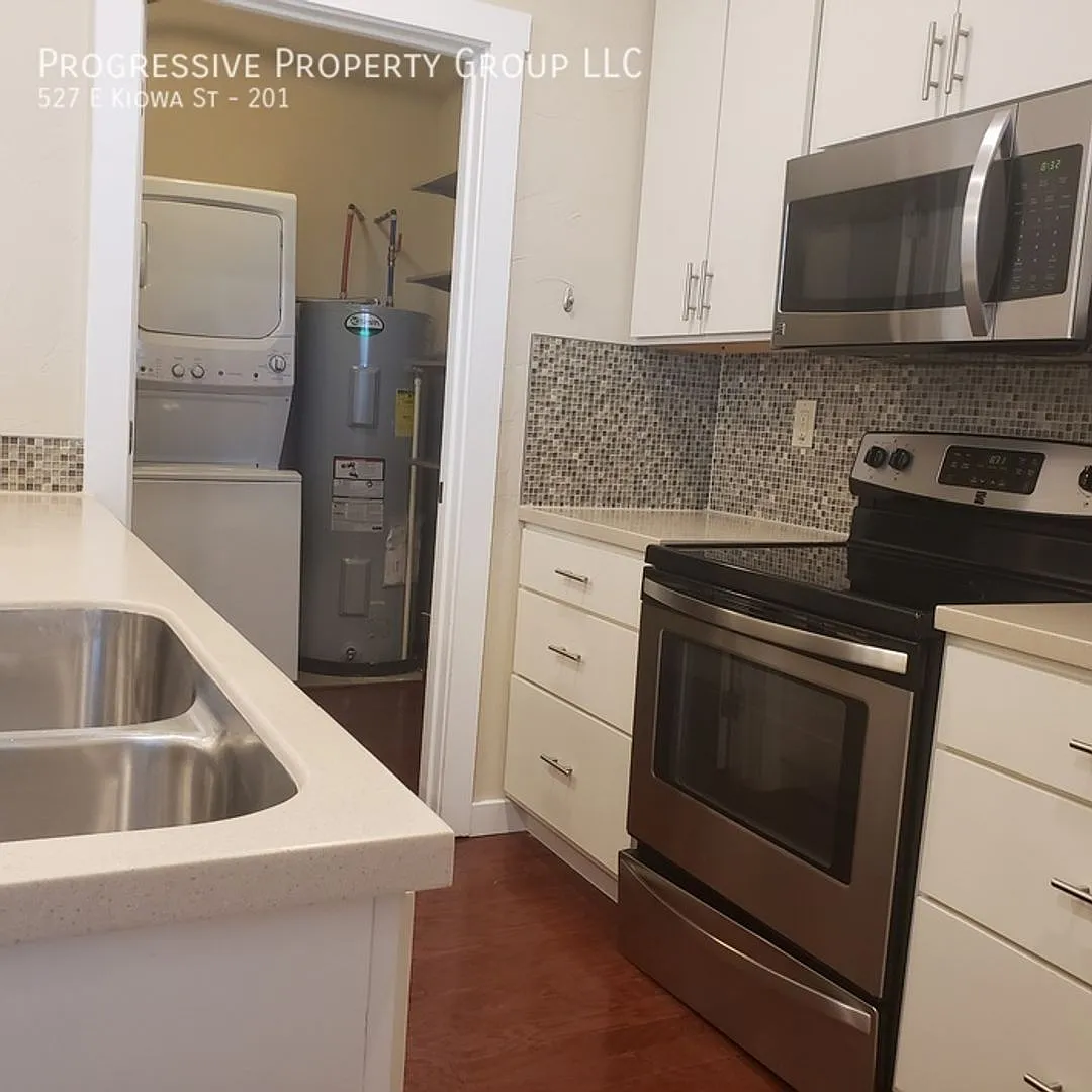 $500 off First Month Rent! Beautiful Apartment Home Downtown 527 E Kiowa St - 201 — Photo 4