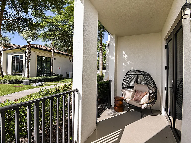 Lago Apartments — Photo 33