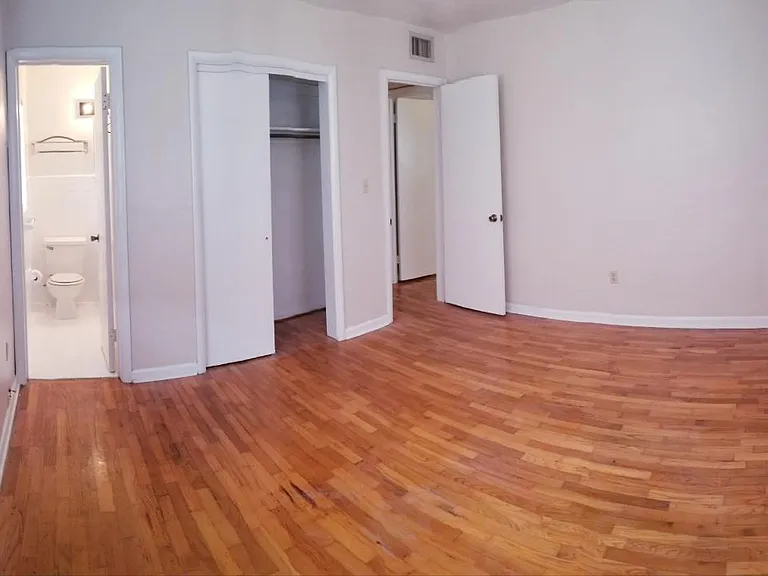 Master Bedroom with en Suite Bathroom