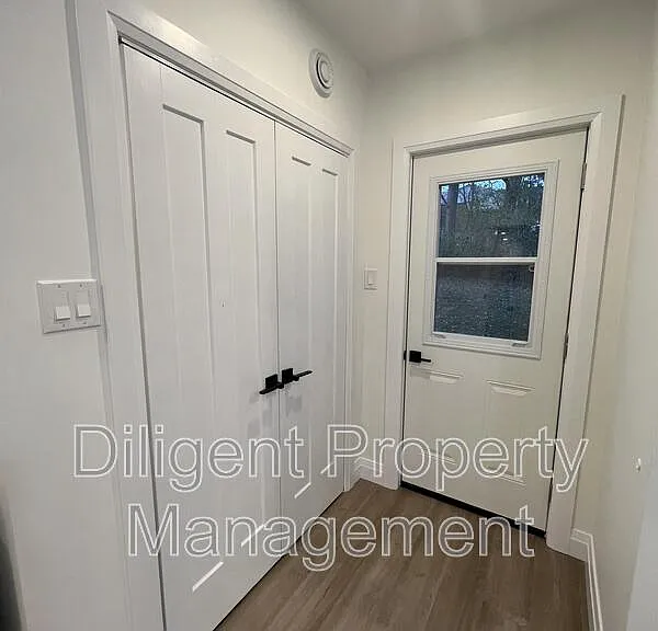 438 Bellevue St #UPPER — Photo 43