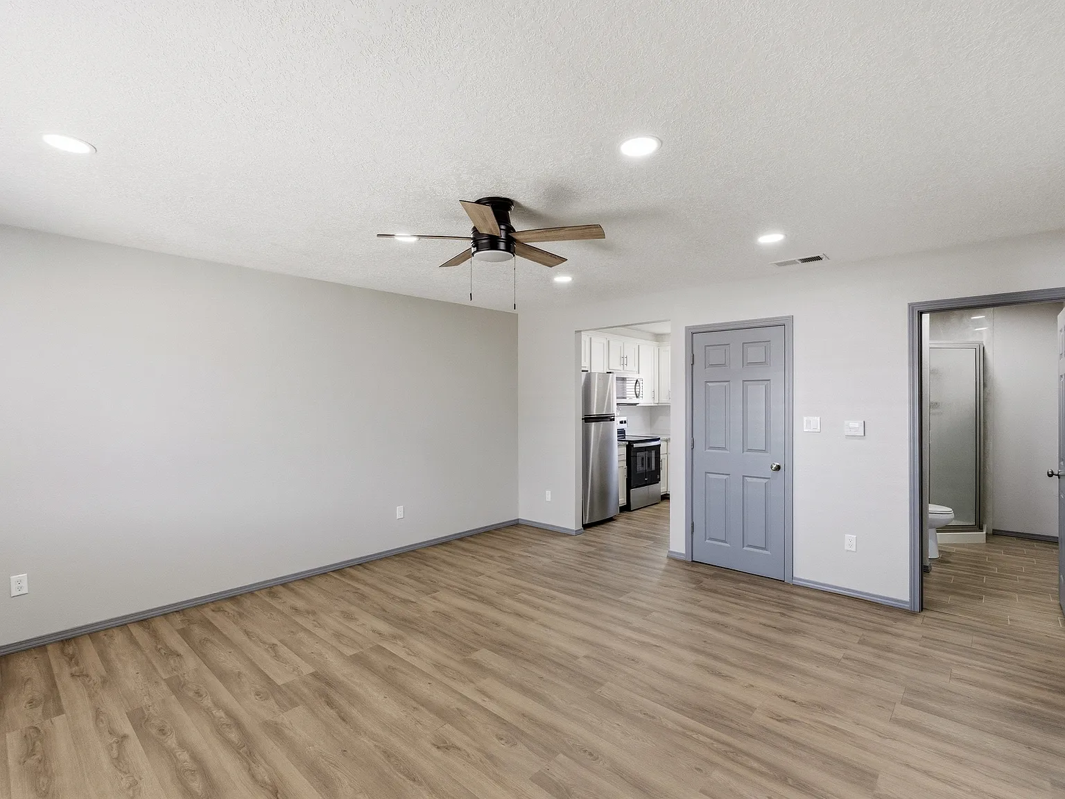 2 bed, 766 sqft, $1,275 — Photo 2