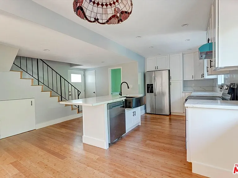 5726 Woodman Ave #2 — Photo 10