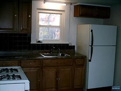 2nd image of 52 Voorhees Pl