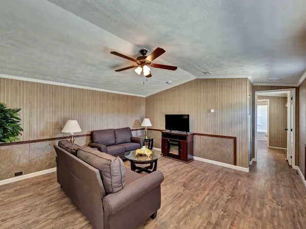 1205 W Circle Dr Trailer 16, Vidor, TX 77662