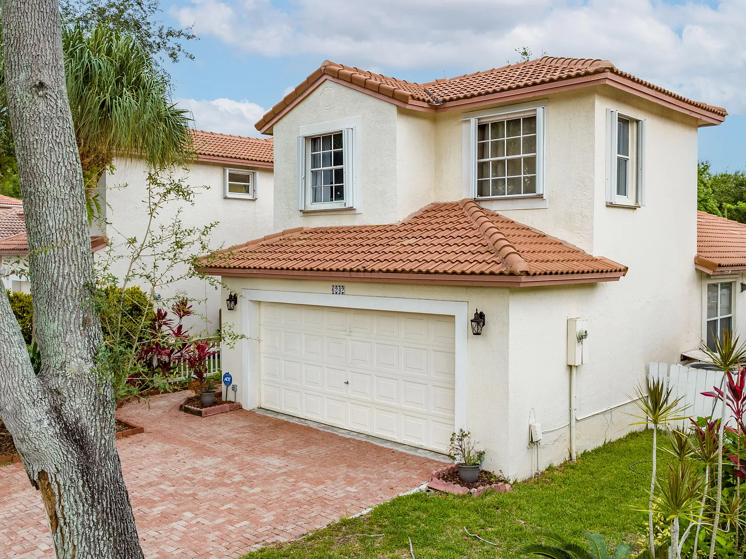 3 bed, 2.5 bath, 1760 sqft, $3,900 — Photo 2