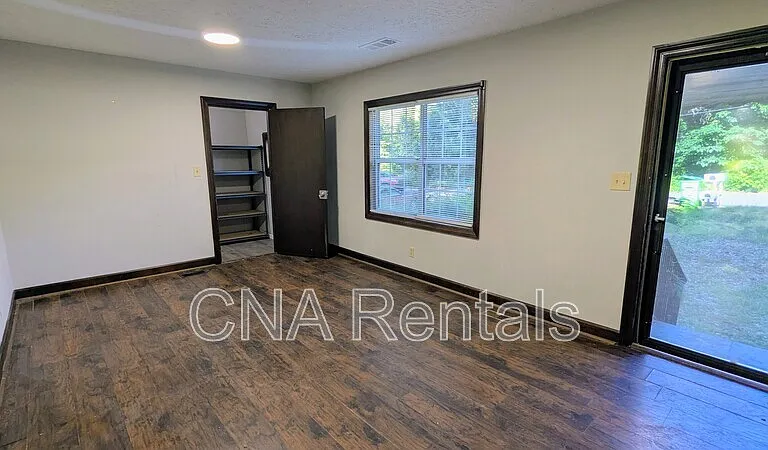 104 E Acres Dr SE — Photo 3