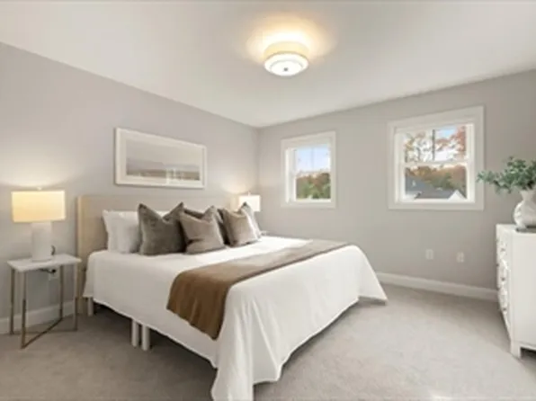 23 Barracks Rd, Hudson, MA 01749
