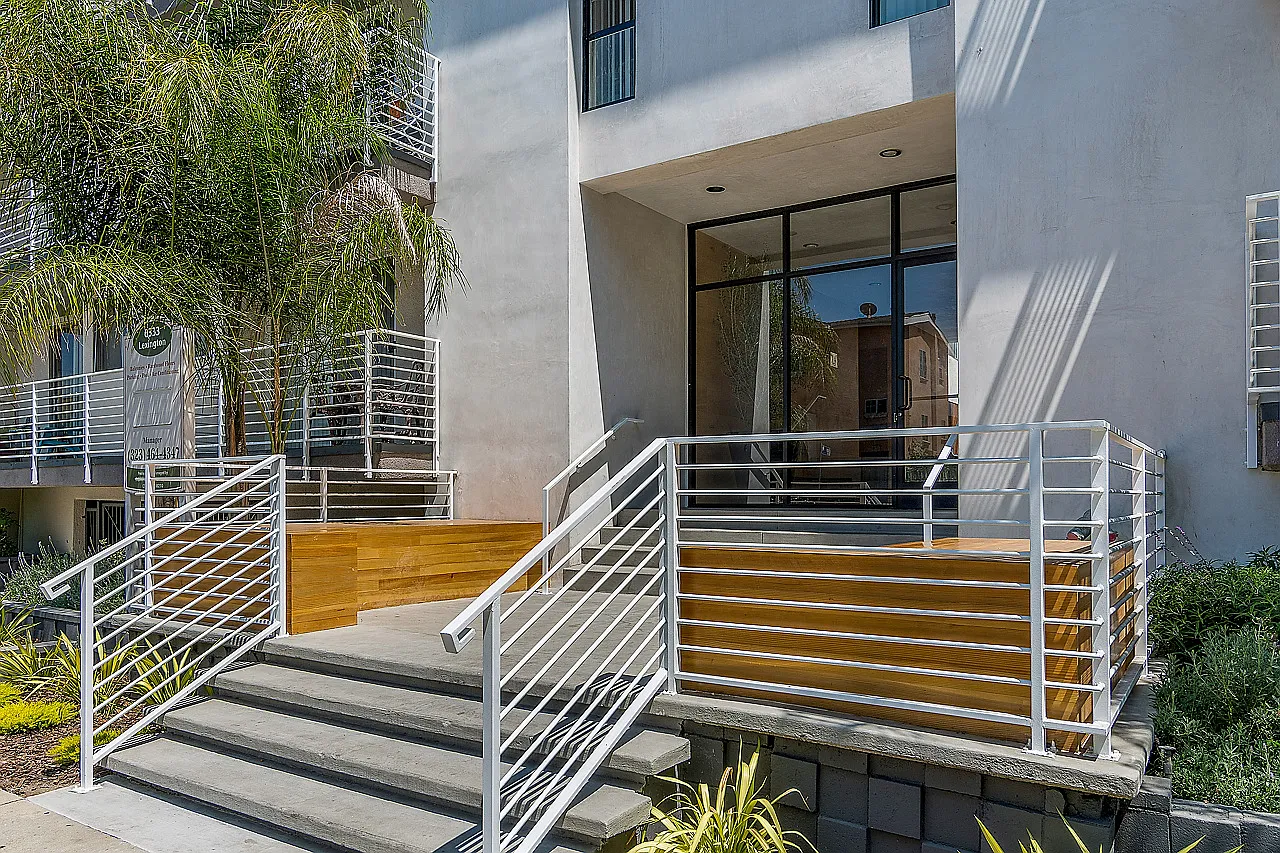 The Claridge Apartments — Photo 2