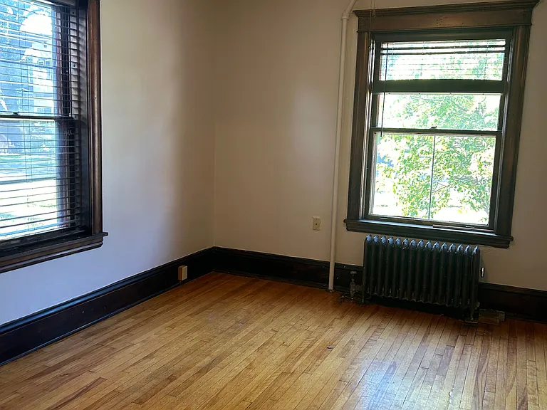 Raymond Flats — Photo 21