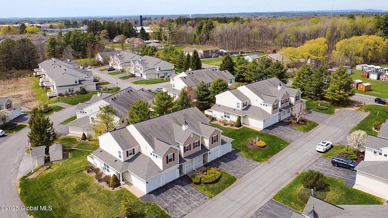 3rd image of 307 Willow Court