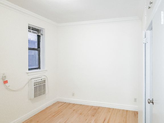 4th image of 210 E 83rd St APT 3C