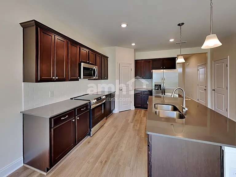 5327 Trust Dr — Photo 3