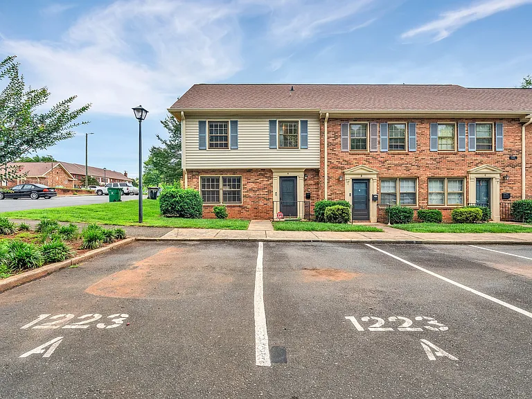 1223 Archdale Dr #A — Photo 2