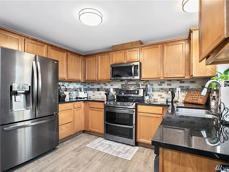 6076 Captains Way — Photo 3