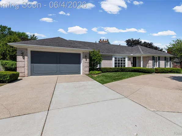 739 Ballantyne Rd, Grosse Pointe Shores, MI 48236